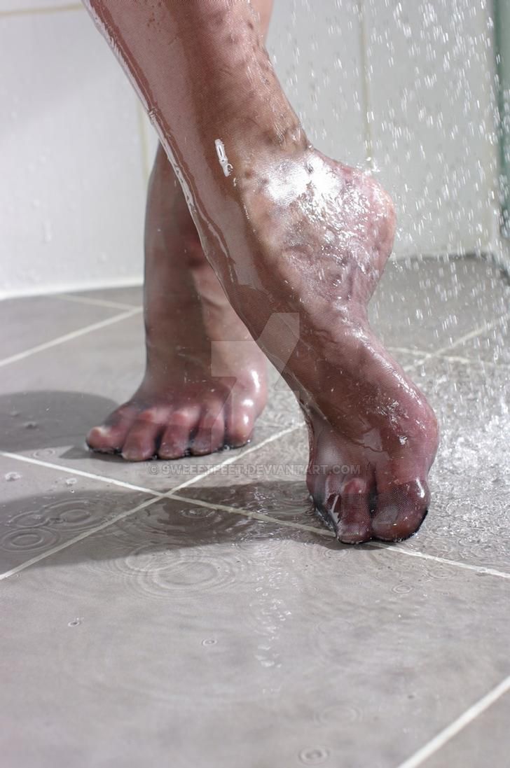 Wet nylon feet