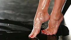 Juice reccomend oiled feet