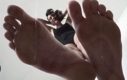 best of Play giantess foot