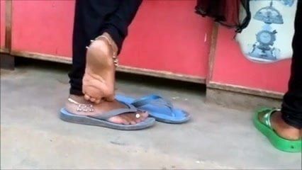 Vulture reccomend candid indian shoeplay