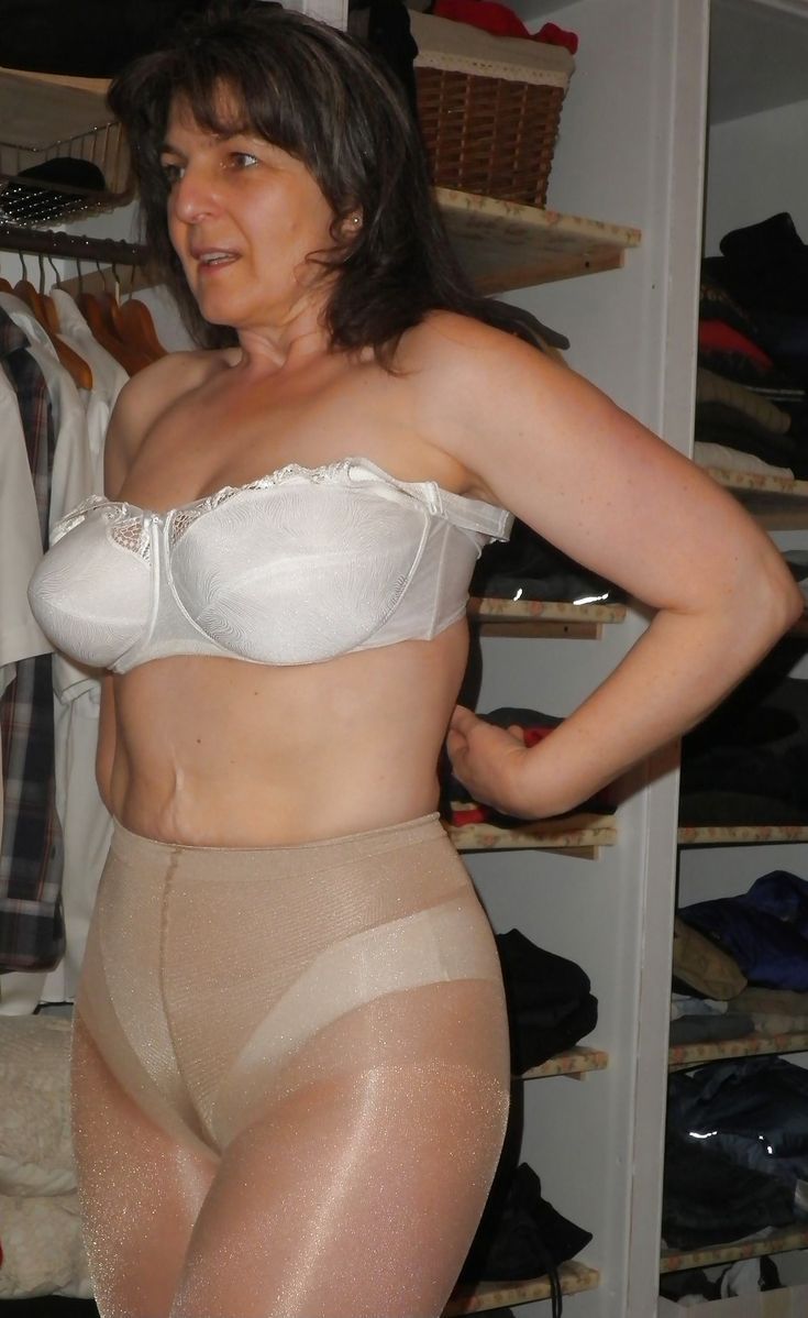 Mature in pantyhose and bra