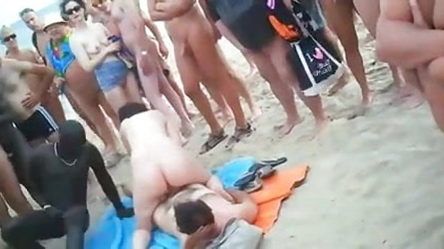 Breakdance reccomend sex public crowded beach