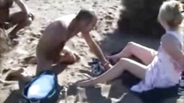 Espaola masturba playa publico