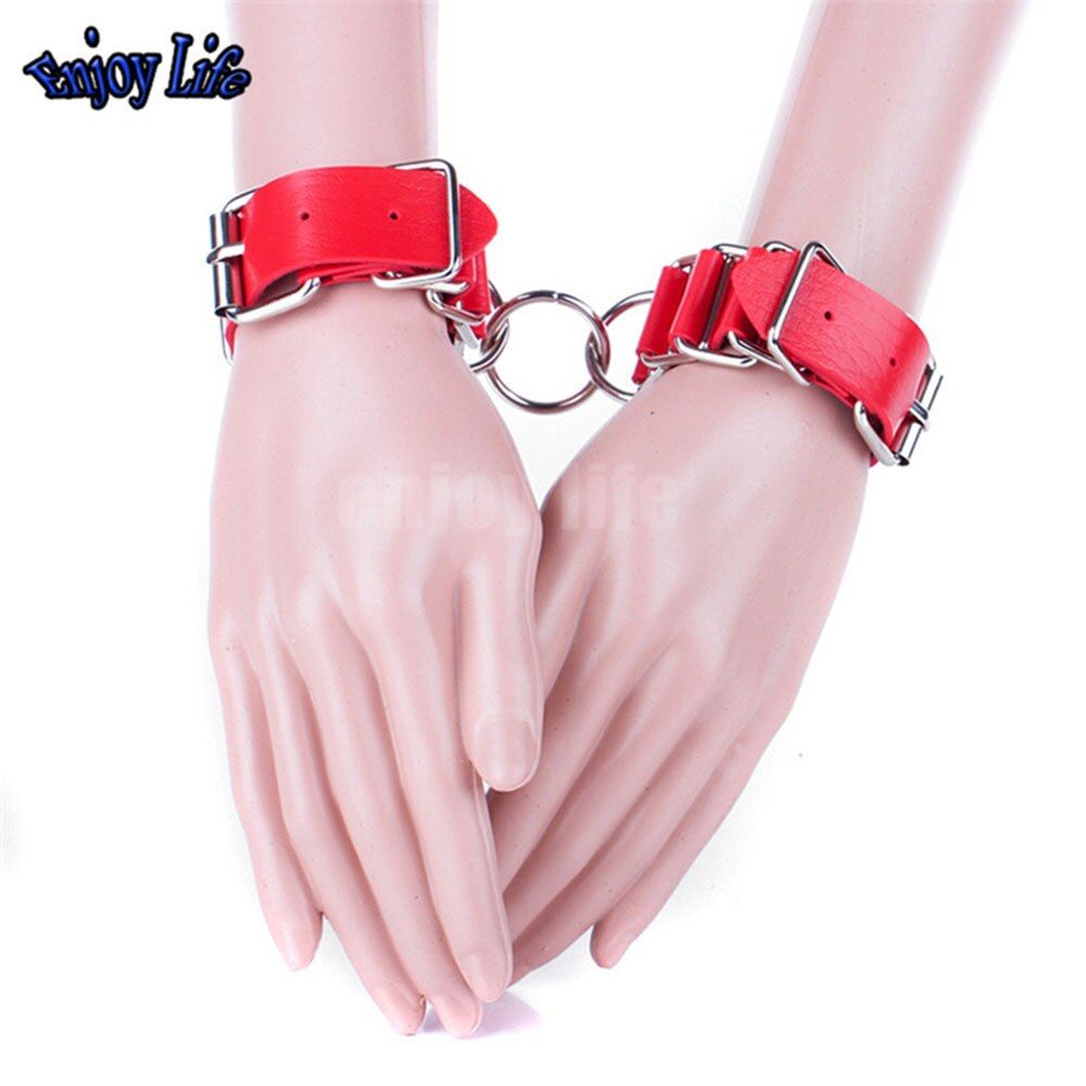 Copycat reccomend leather handcuffs