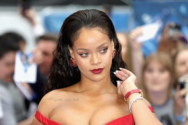Master reccomend Rihanna fights alleged nude pics