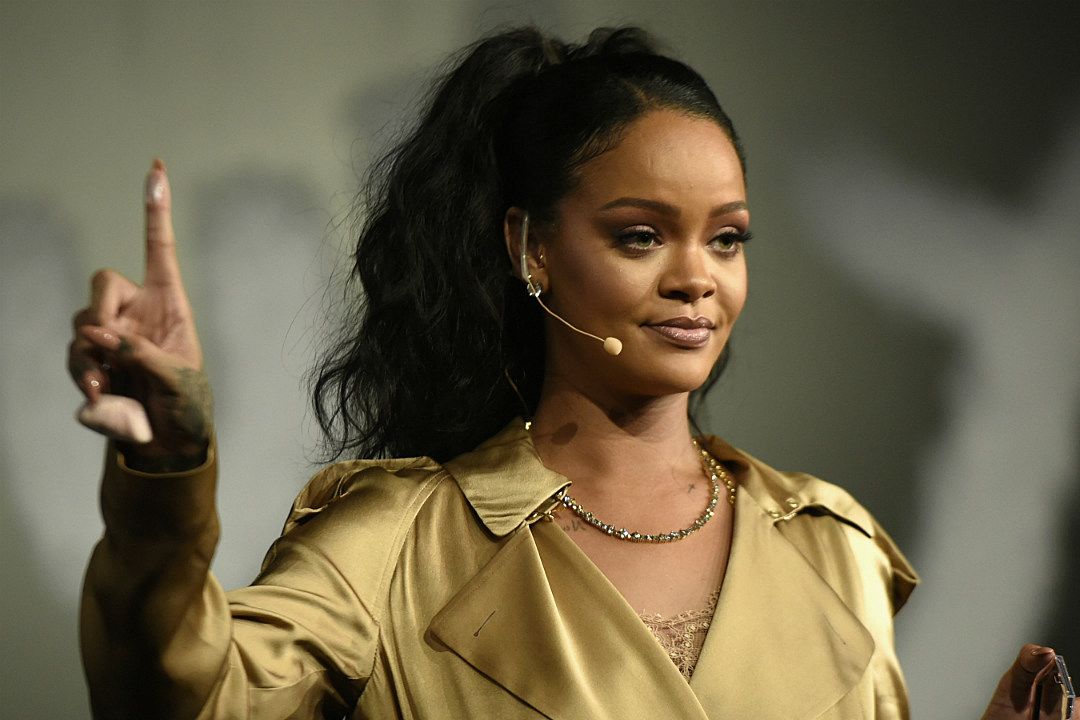 Rihanna fights alleged nude pics