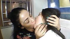 V-Mort reccomend Sexy lesbian making out